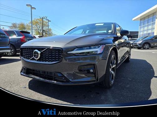 2024 Volvo S60 B5 Plus Dark Theme