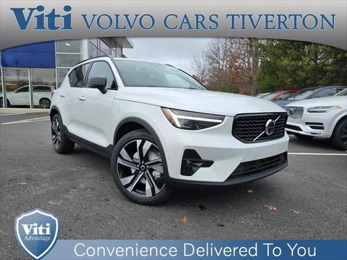 2025 Volvo XC40 B5 Ultra Dark Theme