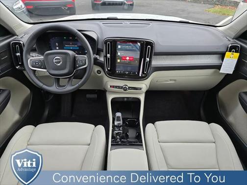 2025 Volvo XC40 B5 Ultra Dark Theme