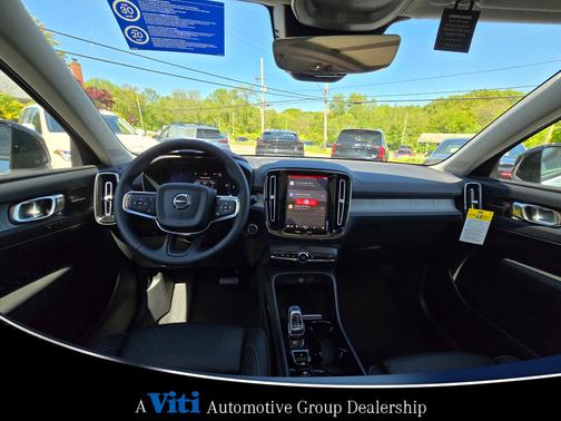 2024 Volvo XC40 B5 Plus Dark