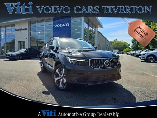 2025 Volvo XC40 B5 Core Bright Theme