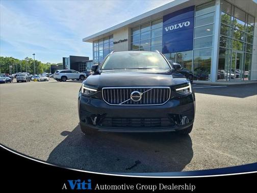 2025 Volvo XC40 B5 Core Bright Theme