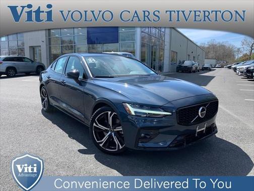 2024 Volvo S60 B5 Core Dark Theme