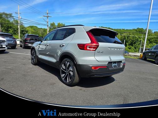 2025 Volvo XC40 B5 Plus Dark Theme