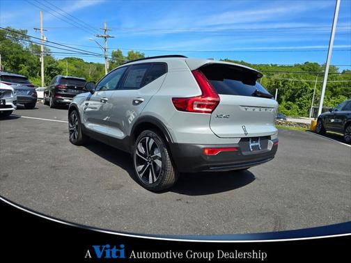 2025 Volvo XC40 B5 Plus Dark Theme