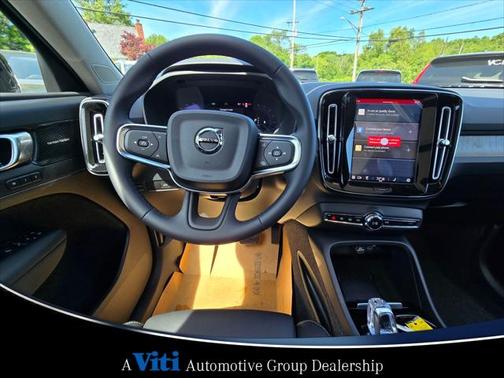 2025 Volvo XC40 B5 Plus Dark Theme
