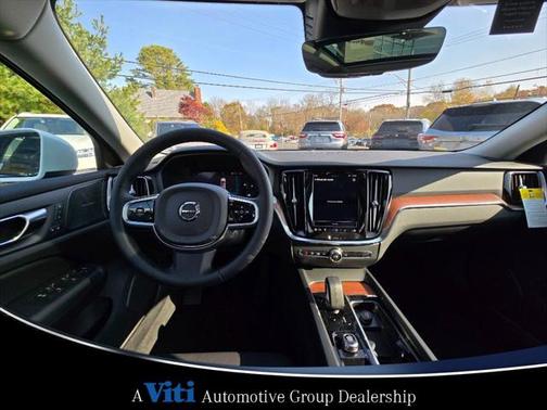 2025 Volvo V60 Cross Country B5 Plus