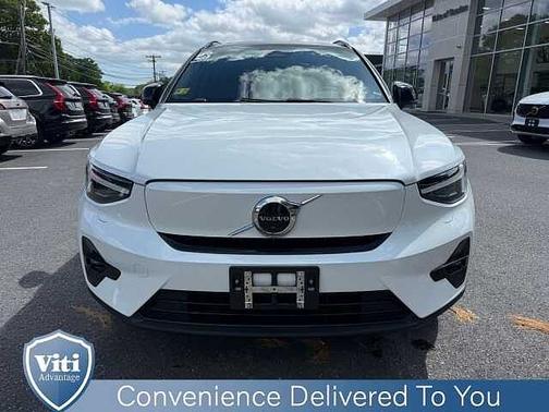 Crystal White 2023 Volvo XC40 Ultimate