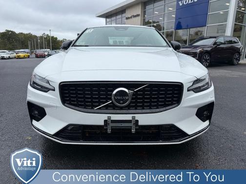 2023 Volvo S60 B5 AWD Plus Dark
