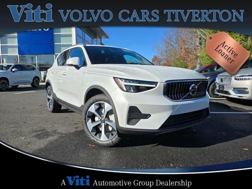 2025 Volvo XC40 B5 Core Bright Theme