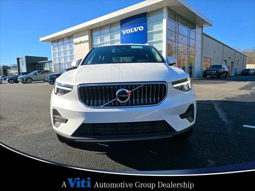2025 Volvo XC40 B5 Core Bright Theme