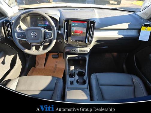 2025 Volvo XC40 B5 Core Bright Theme