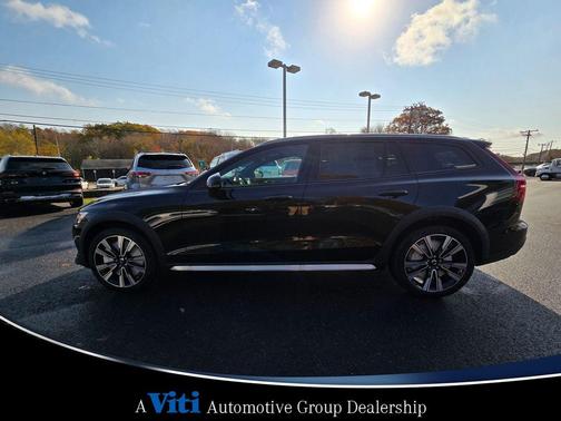 2025 Volvo V60 Cross Country B5 Ultra