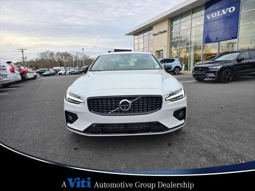 2025 Volvo S60 B5 Plus