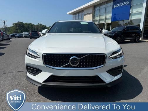2026 Volvo V60 Cross Country B5 Ultra