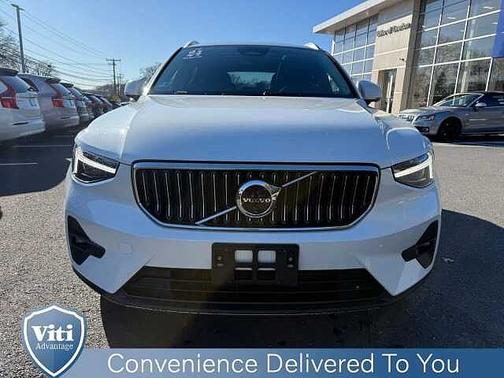 2024 Volvo XC40 B5 Ultimate Bright