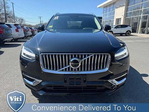 Onyx Black 2025 Volvo XC90 Plus