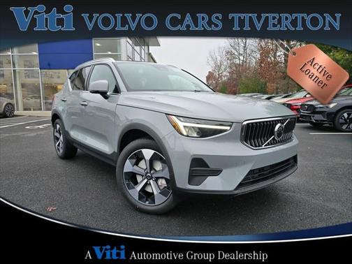2025 Volvo XC40 B5 Core Bright Theme