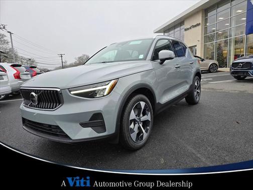 2025 Volvo XC40 B5 Core Bright Theme