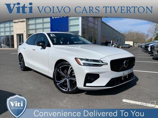 2024 Volvo S60 B5 Plus Dark Theme