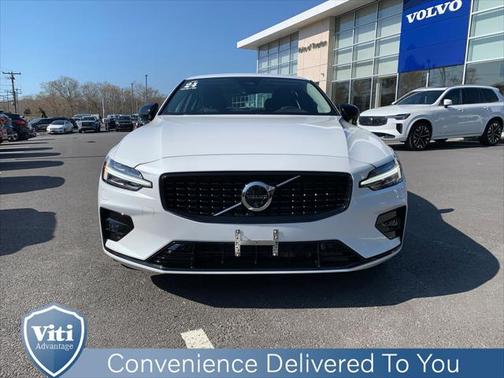 2024 Volvo S60 B5 Plus Dark Theme