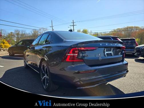2024 Volvo S60 B5 Plus Dark Theme