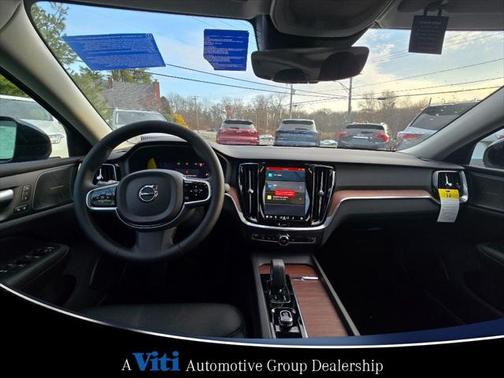 2025 Volvo S60 B5 Plus