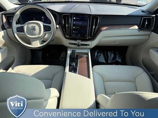 2022 Volvo XC60 B5 AWD Momentum