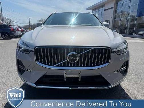 Silver Dawn 2023 Volvo XC60 Plus