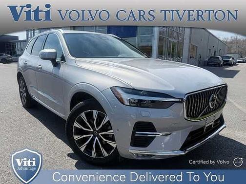 Silver Dawn 2023 Volvo XC60 Plus