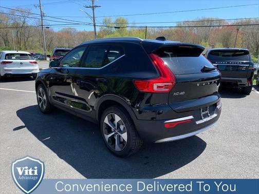 2025 Volvo XC40 B5 Plus Bright Theme