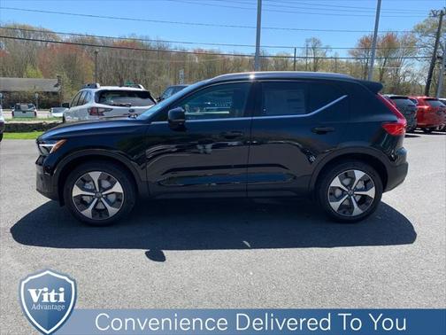 2025 Volvo XC40 B5 Plus Bright Theme