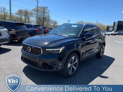 2025 Volvo XC40 B5 Plus Bright Theme