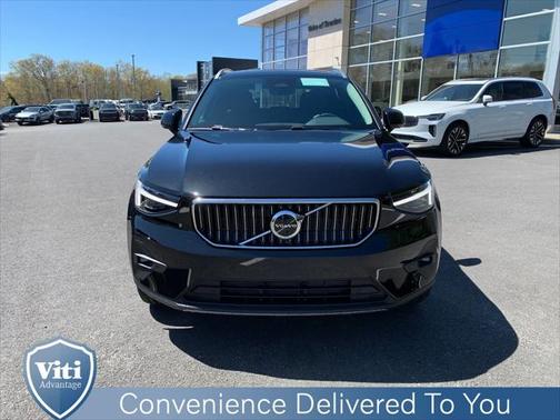 2025 Volvo XC40 B5 Plus Bright Theme