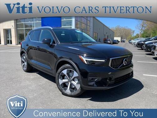 2025 Volvo XC40 B5 Plus Bright Theme