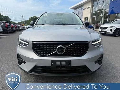 Silver Dawn 2024 Volvo XC40 Plus