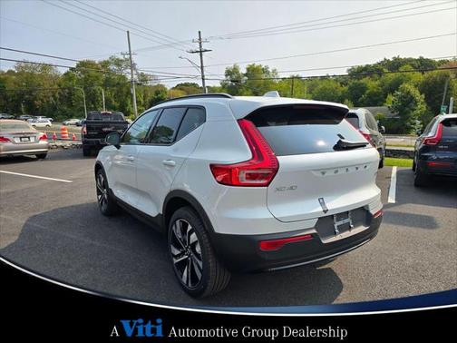 2025 Volvo XC40 B5 Ultra Dark Theme