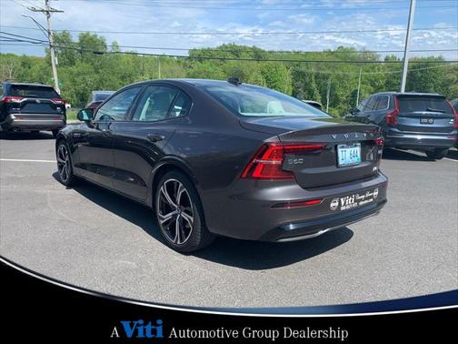 2024 Volvo S60 B5 Plus Dark Theme
