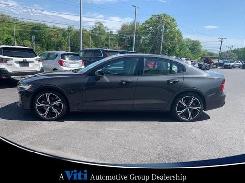 2024 Volvo S60 B5 Plus Dark Theme