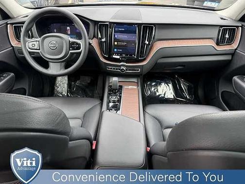 Onyx Black 2023 Volvo XC60 Plus