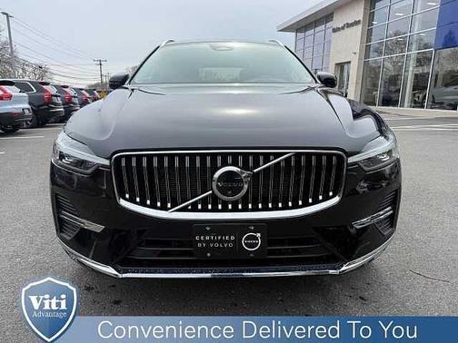 Onyx Black 2023 Volvo XC60 Plus