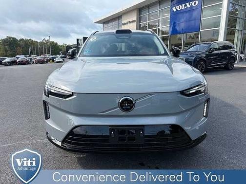 Vapour Grey 2025 Volvo EX90 Ultra