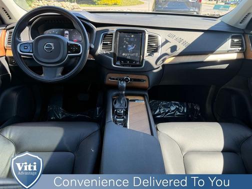 2021 Volvo XC90 T6 Momentum 7 Passenger