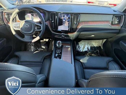 2023 Volvo XC60 B5 AWD Ultimate Dark