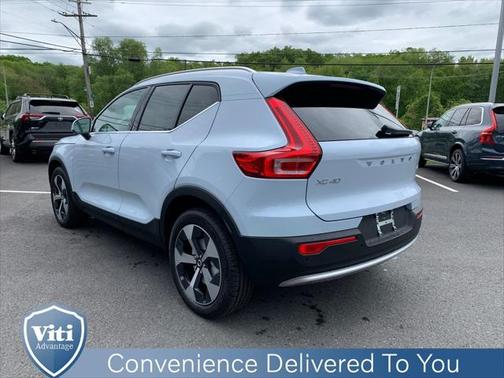 2025 Volvo XC40 B5 Plus Bright Theme