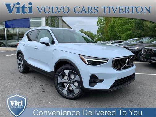 2025 Volvo XC40 B5 Plus Bright Theme