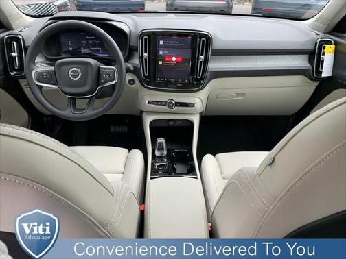 2025 Volvo XC40 B5 Plus Bright Theme