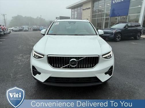 2023 Volvo XC40 B5 Plus Bright Theme