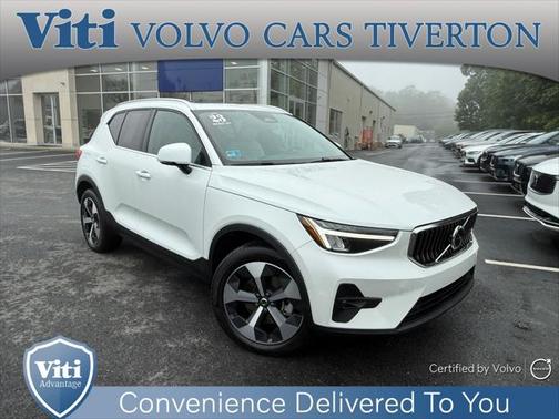 2023 Volvo XC40 B5 Plus Bright Theme