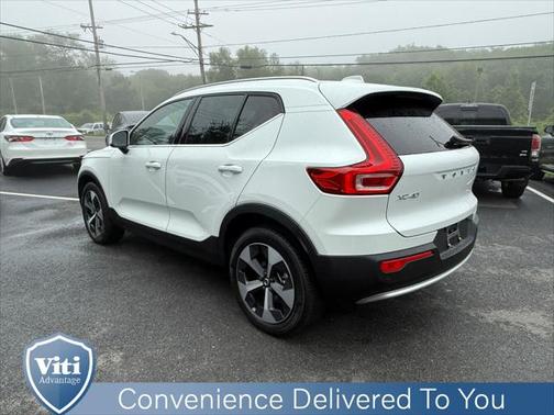 2023 Volvo XC40 B5 Plus Bright Theme